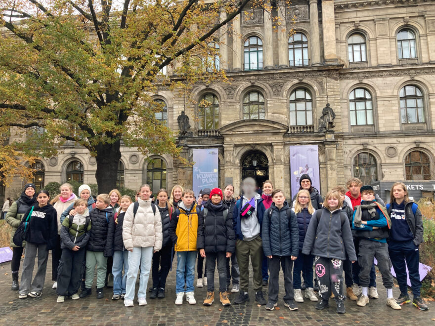 ND-Kunst vor dem Naturkundemuseum